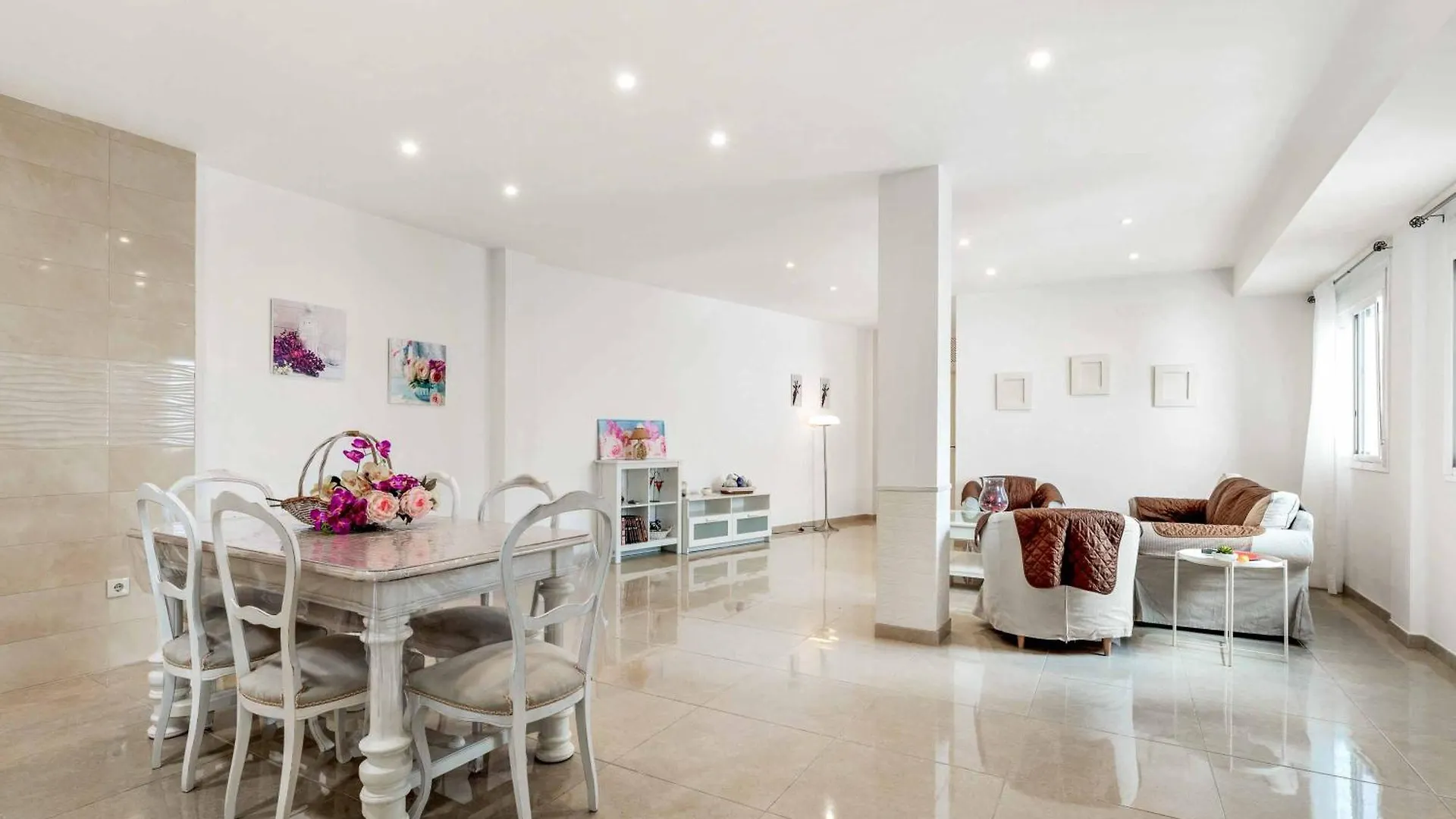 Villa Juncos Nerja 0*,  Spain